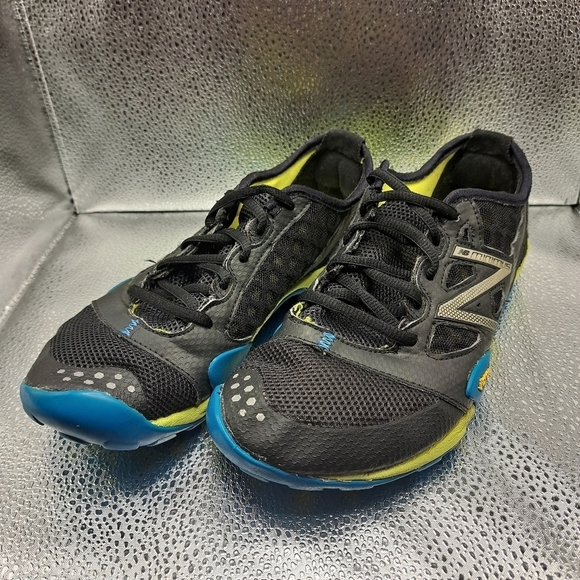 New Balance Black, Yellow and Blue Mininus Trail Sneakers Women's Size 7.5 - Picture 3 of 9